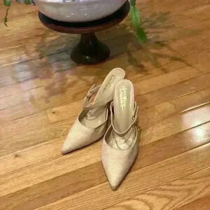 Lulu’s pointed toe, nude suede heel with rhinestone strap detail size 8